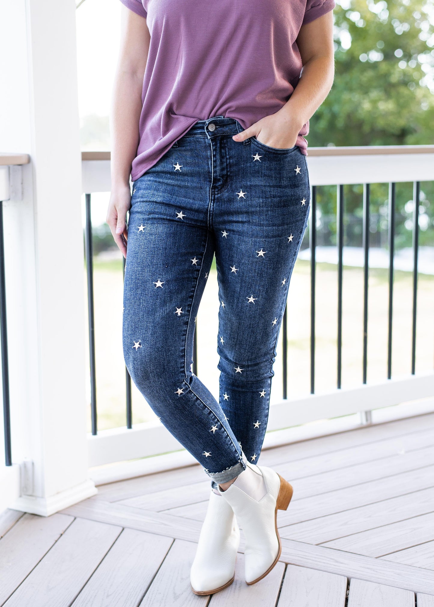 PLUS/REG Judy Blue Shine Bright Star Embroidered Skinny Jeans