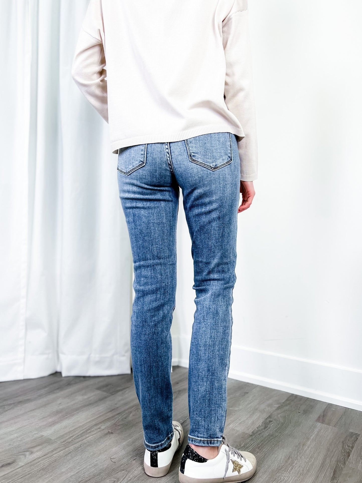 Plus/Reg Judy Blue Friends Forever Medium Wash Mid Rise Classic Slim Fit Jeans 82180REG & PL