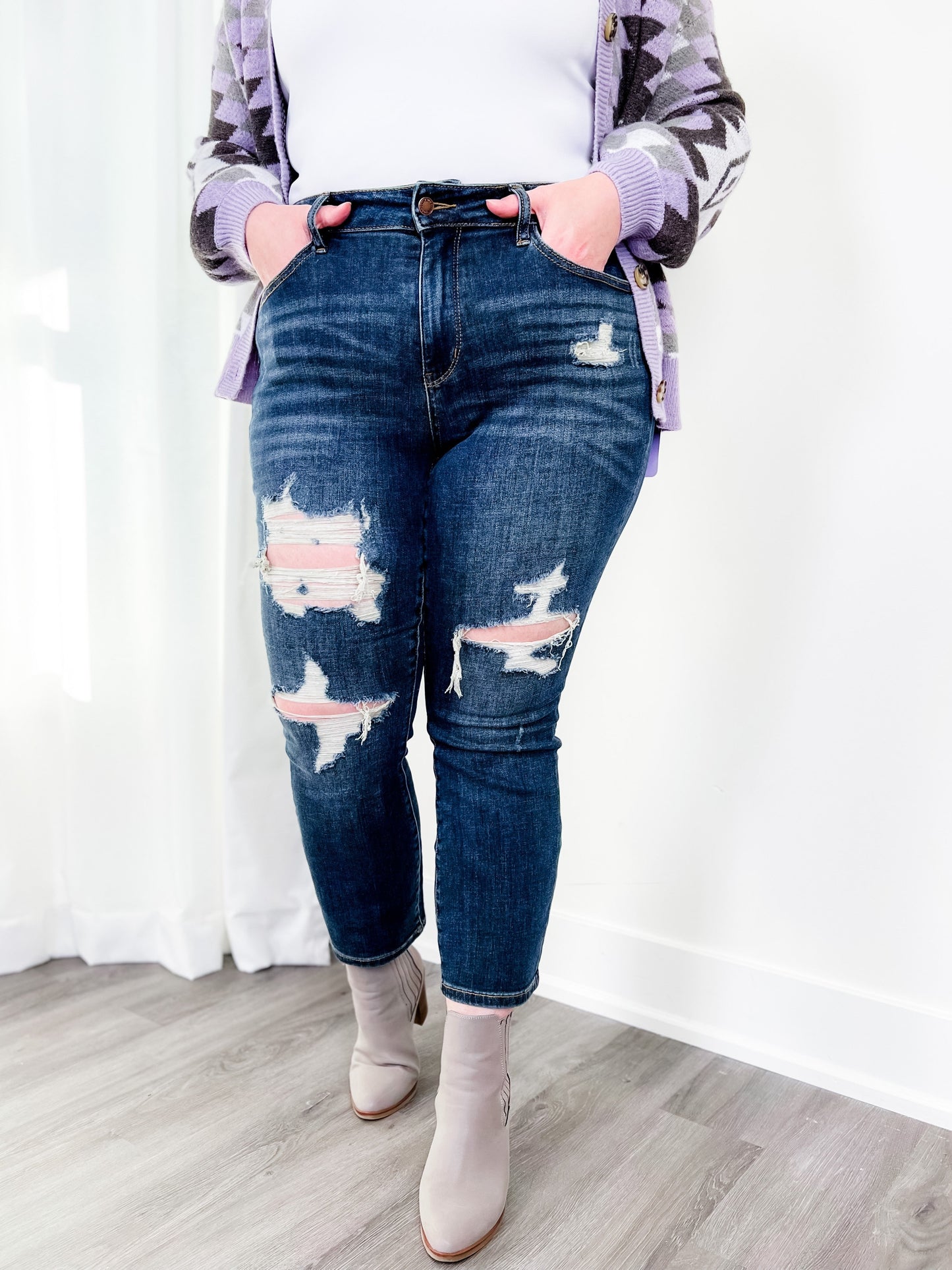 Judy Blue Dark Wash Mid Rise Distressed Cropped Straight Leg Jeans