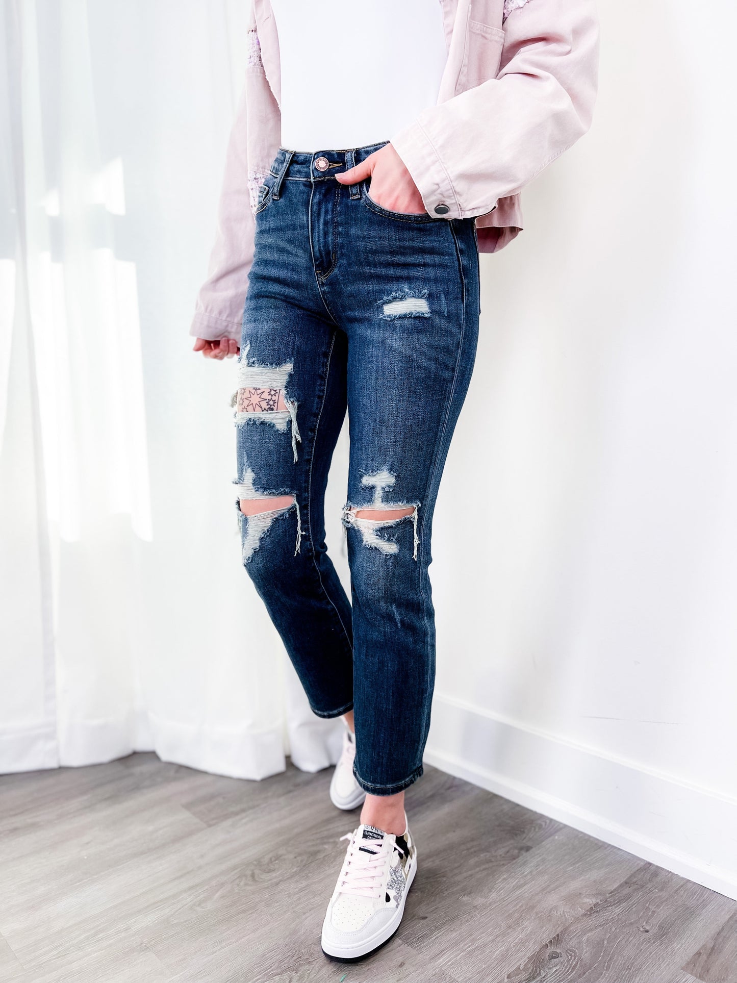 Judy Blue Dark Wash Mid Rise Distressed Cropped Straight Leg Jeans