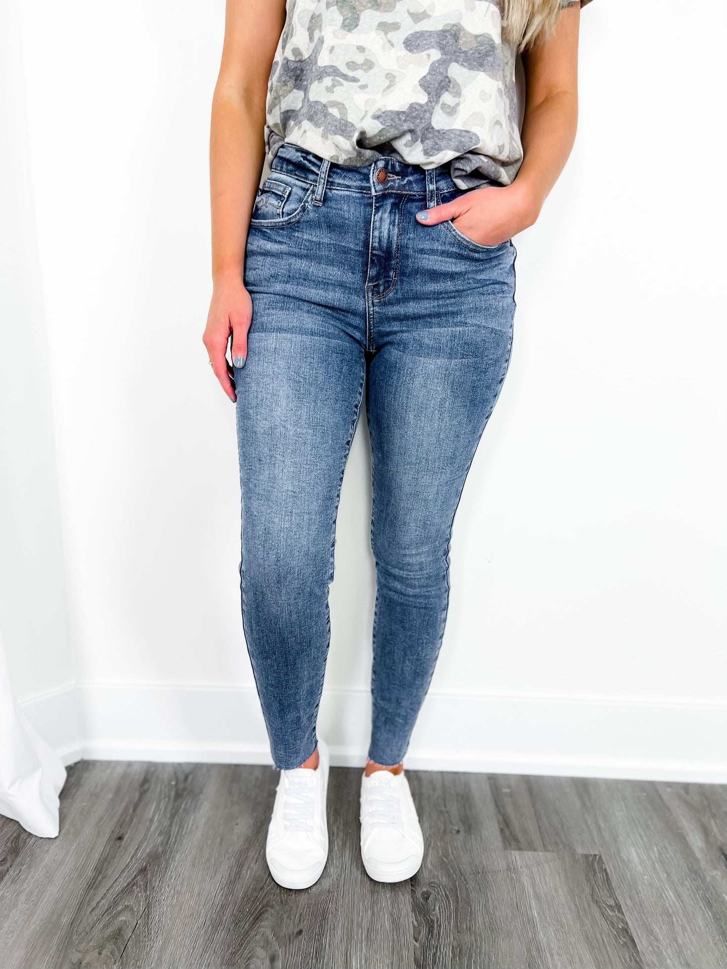 Judy Blue The Essential Medium Wash High Rise Relaxed Fit Jeans