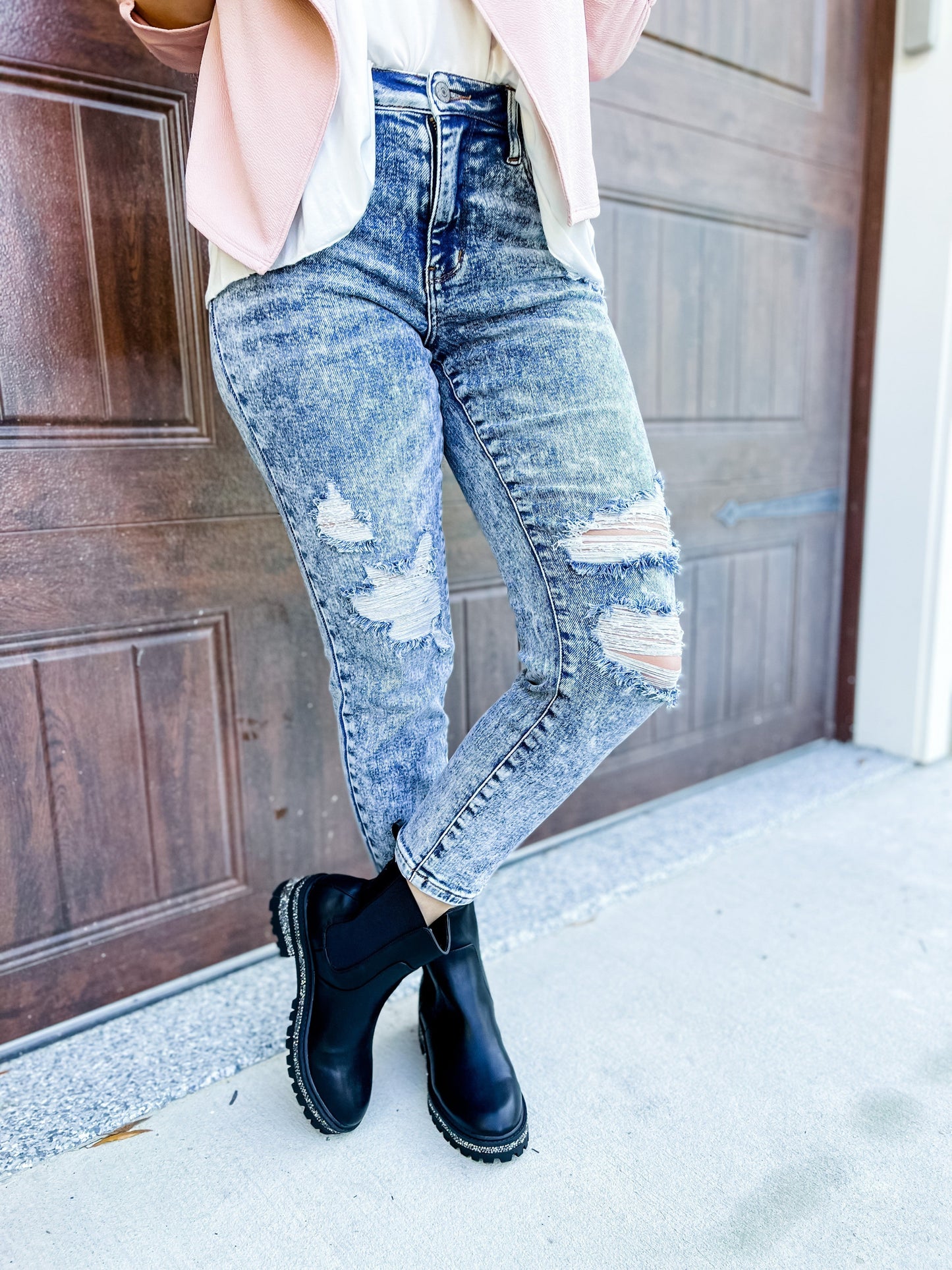 Judy Blue PLUS/REG Acid Wash Distressed Boyfriend Jeans