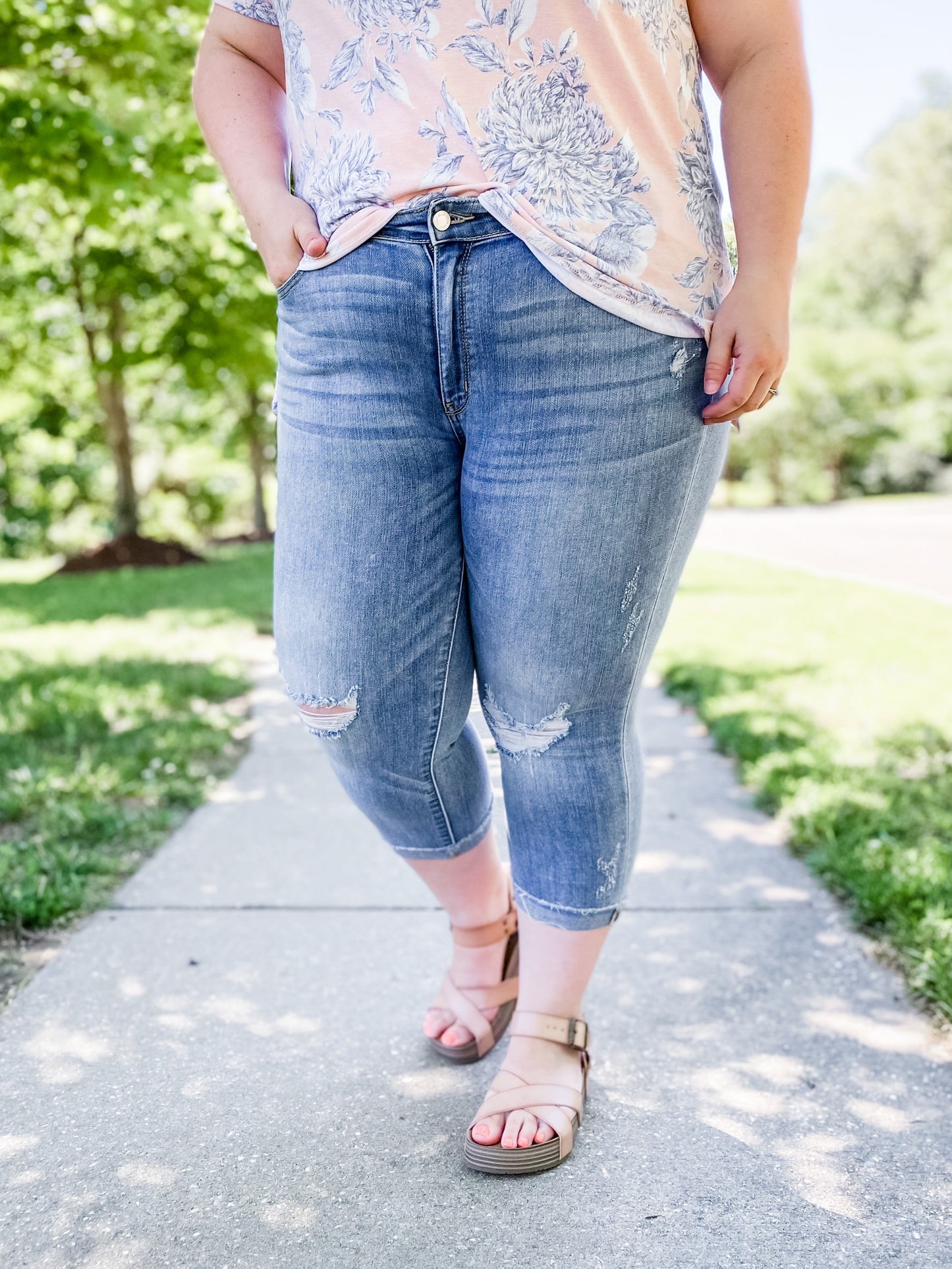 Judy Blue Raw Hem Cuff Light Wash Capri Jeans