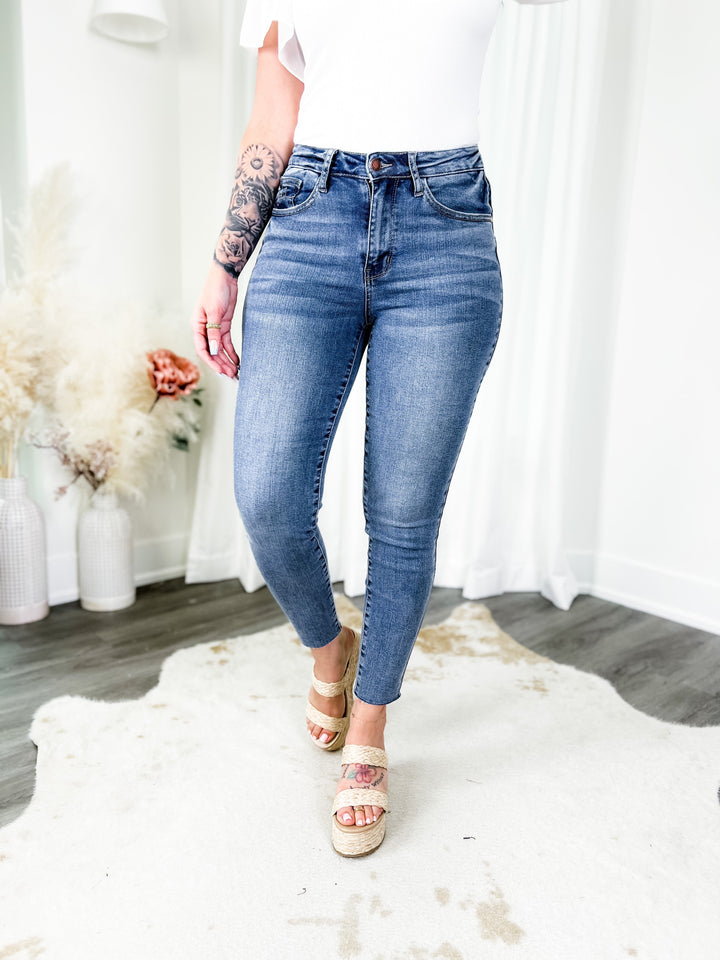 Plus/Reg Judy Blue The Essential Medium Wash High Rise Relaxed Fit Jeans
