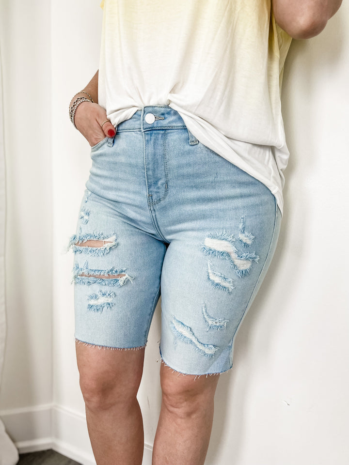 Plus/Reg Judy Blue The Influencer! Light Wash High Rise Bermuda Distressed Cut Off Shorts