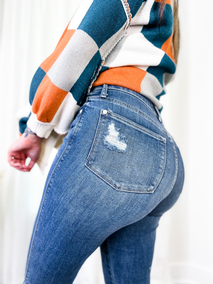 Plus/Reg Judy Blue Tulip Hem Medium Wash Skinny Jeans with Frayed Hem