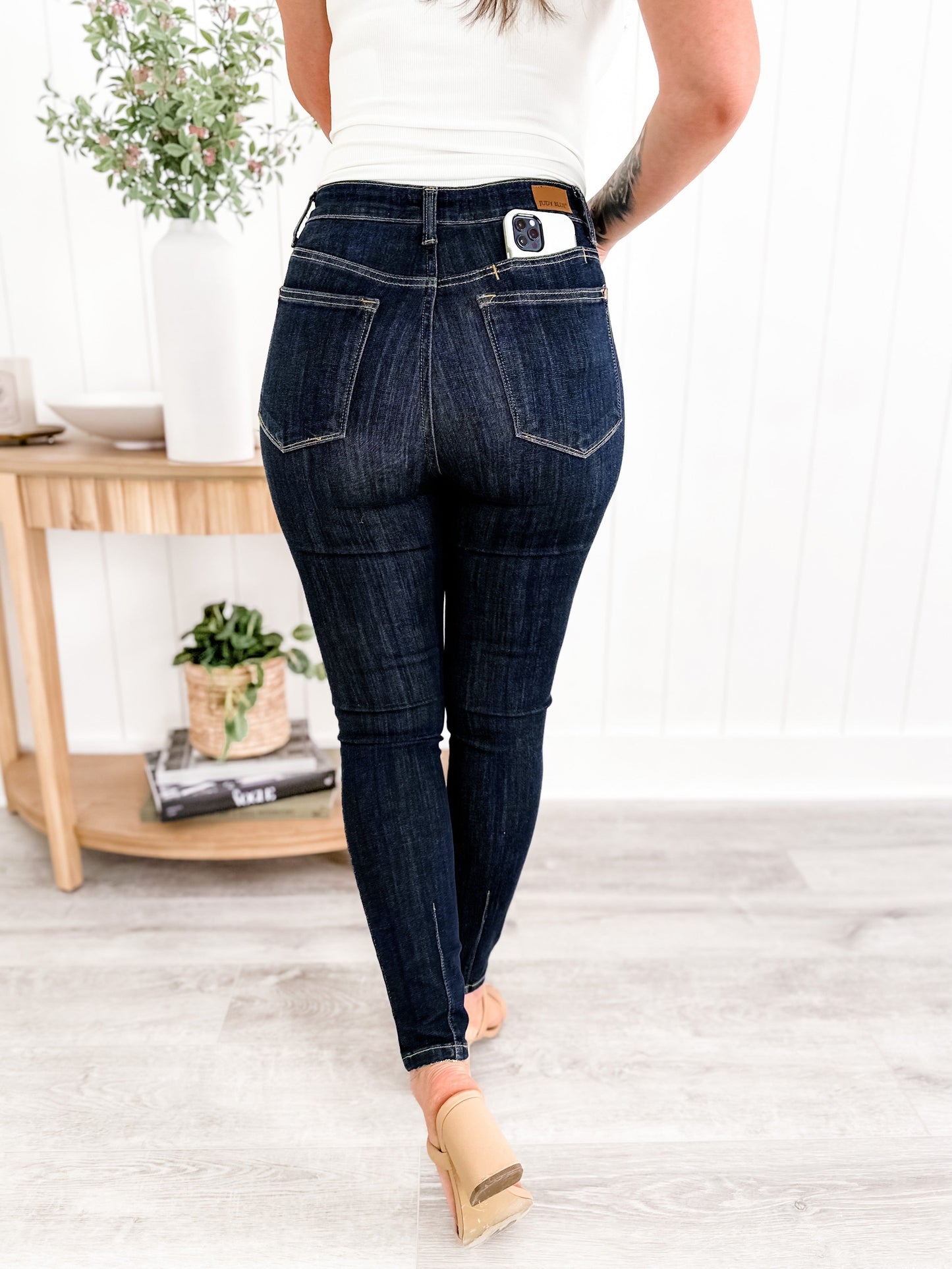 Judy Blue Holla Back Girl Cell Phone Pocket Dark Wash Jeans