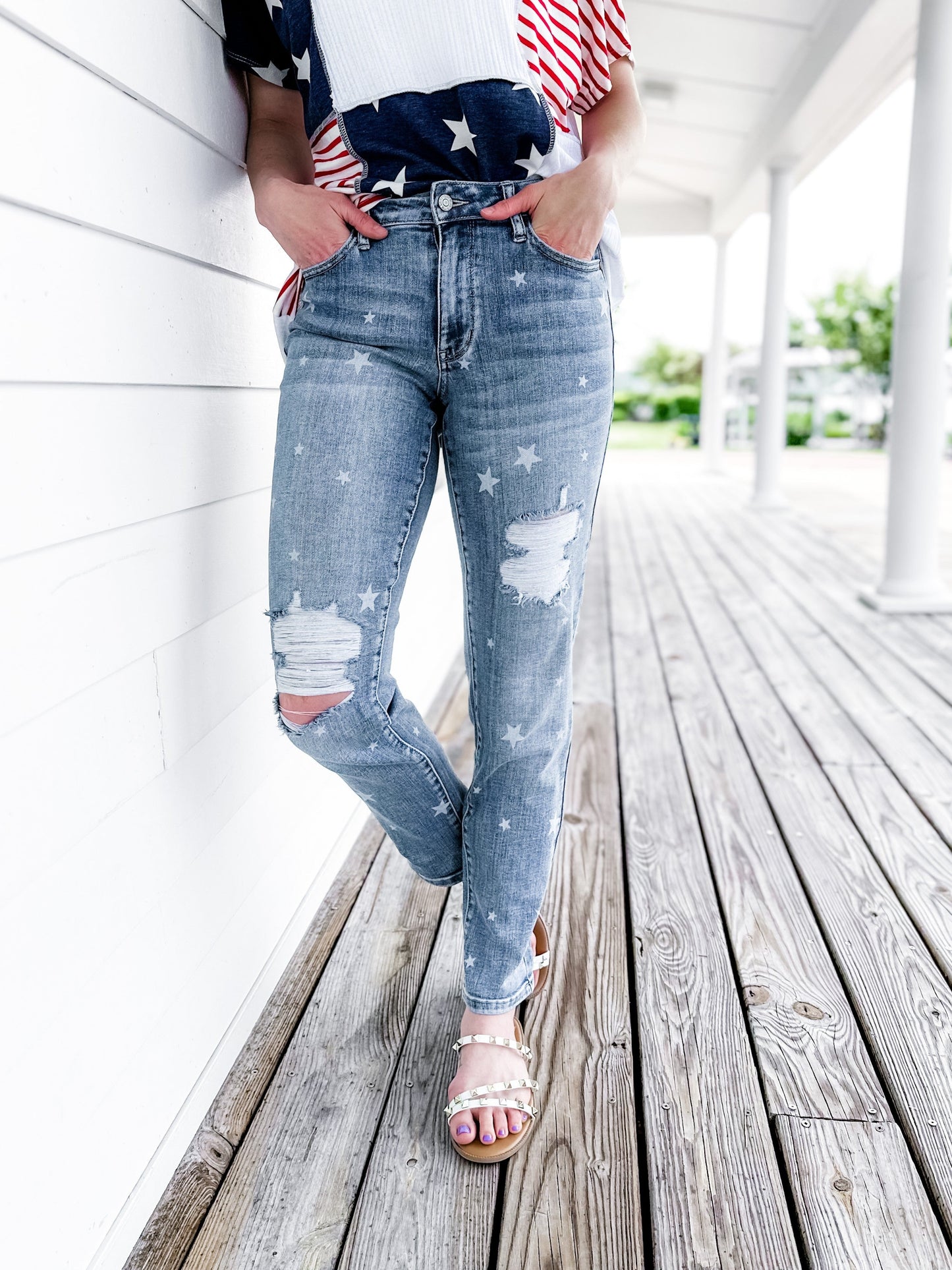 Judy Blue Seeing Stars Mid Rise Medium Wash Star Print Distressed Boyfriend Jeans With Cuff