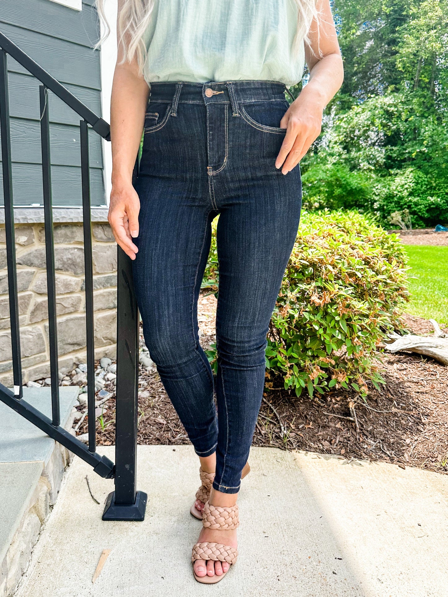 Judy Blue Holla Back Girl Cell Phone Pocket Dark Wash Jeans