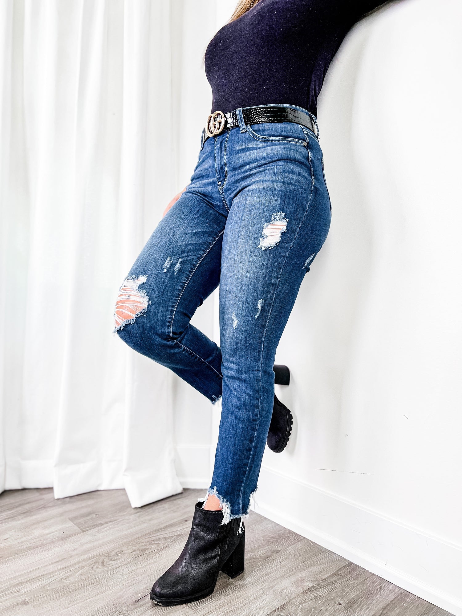 Judy Blue Dark Wash Distressed Slim FIt Jeans